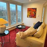 Sonnige Design-dachwohnung Mit Fernblick Lägenhet