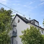 Sonnige Design-dachwohnung Mit Fernblick Lägenhet *