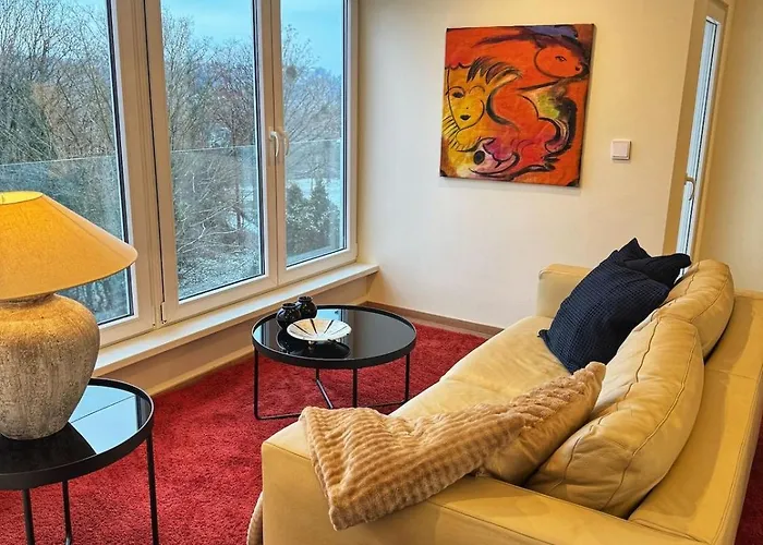 Sonnige Design-dachwohnung Mit Fernblick Apartment