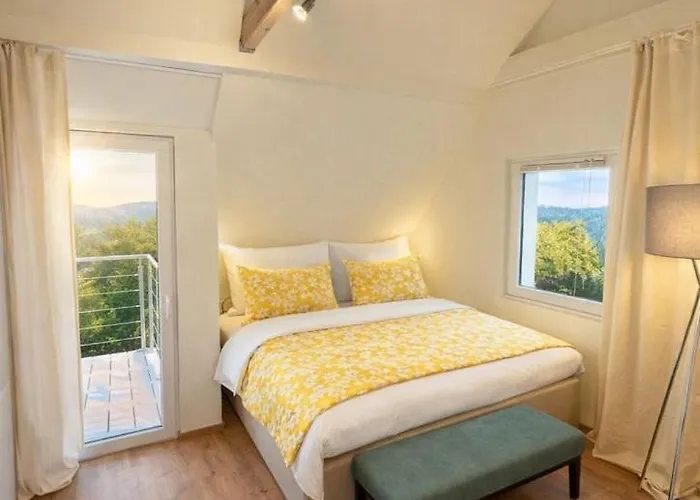 Apartment Sonnige Design-dachwohnung Mit Fernblick *